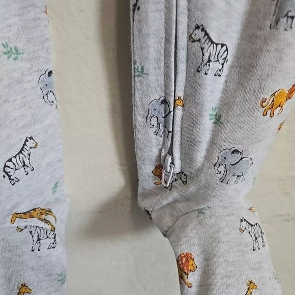 New Baby Animal Print Sleeper Romper Size 9 Months By Little Me - Picture 6 of 7